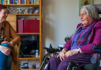 Dorcas-medewerker op bezoek bij nalater
