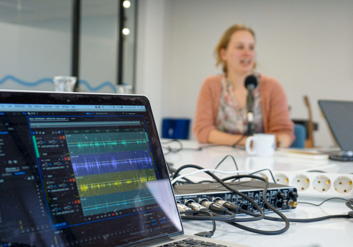 podcast dorcast laptop